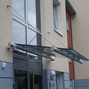 Edelstahl-Glas-Vordach von Witthaut